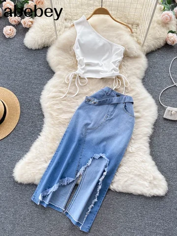 Женский комплект из 2 предметов, летний, сексуальный, укороченный топ на одно плечо и джинсовая юбка с завышенной талией, на пуговицах, без рукавов