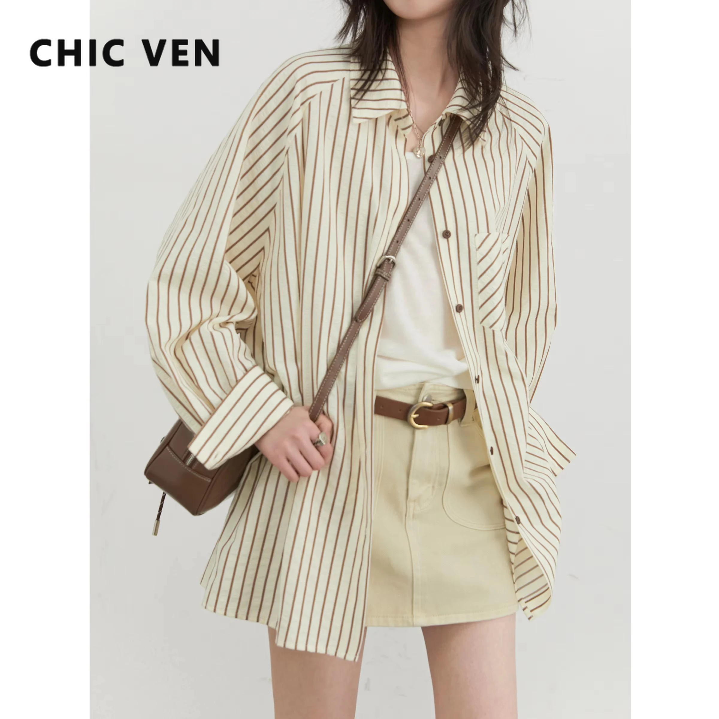 Фото Модная женская рубашка CHIC VEN: однобортная, свободная, повседневная, в вертикальную полоску, с длинными рукавами, блузка-пальто для женщин, весна-лето 2026 №1