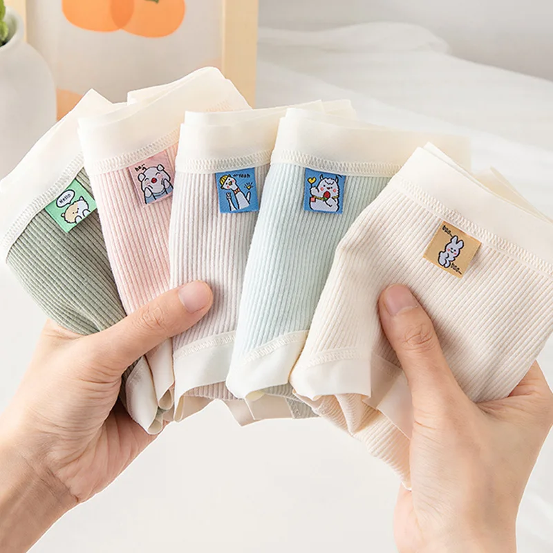 

Simple Solid Color Cartoon Underpants Women's Mid Wais Breathable Cotton Crotch Student Triangle Pants
