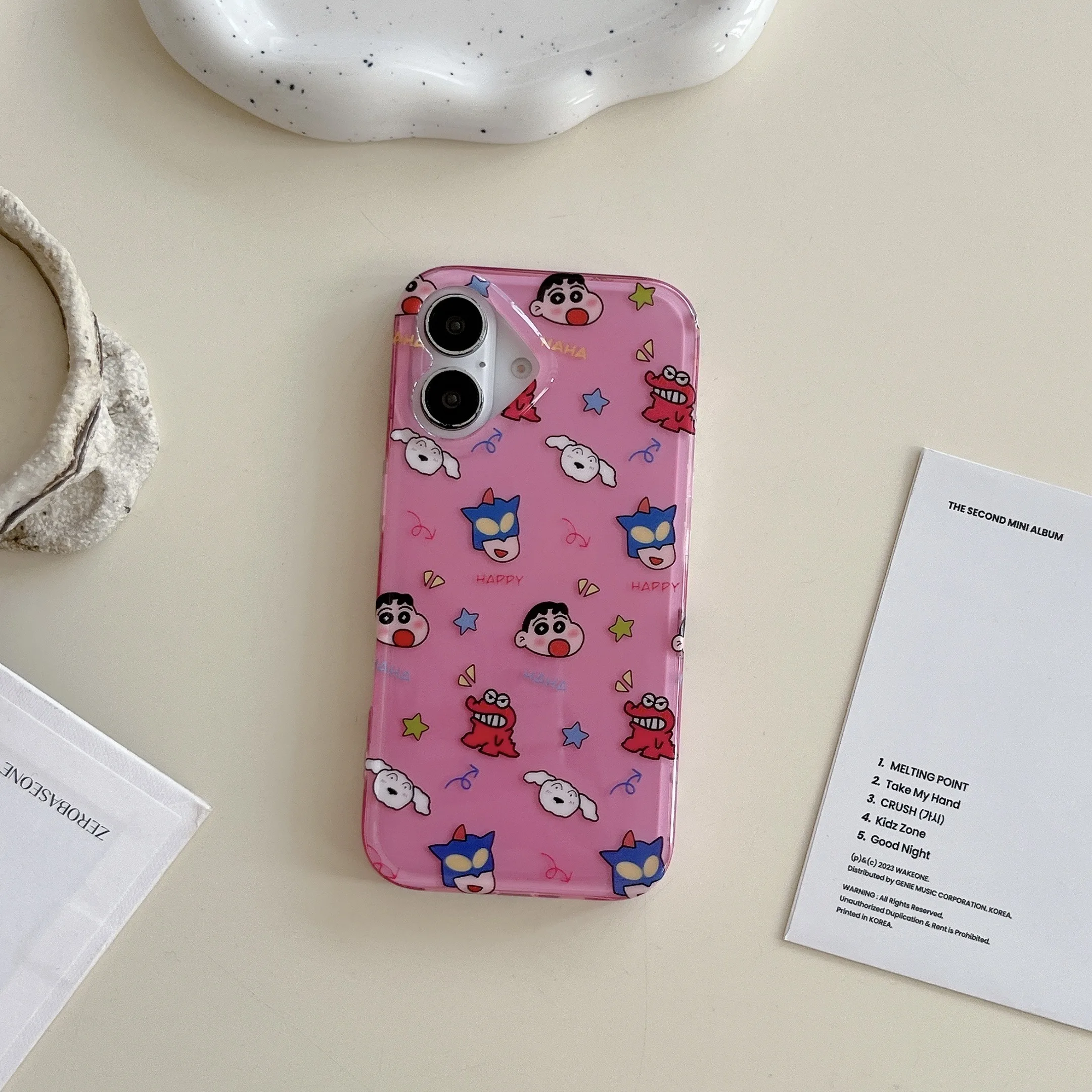 Розовый полноэкранный чехол с карандашом Shin-chan Nohara Shiro Action Kamen Enthusiast для iPhone 16 14 15 13