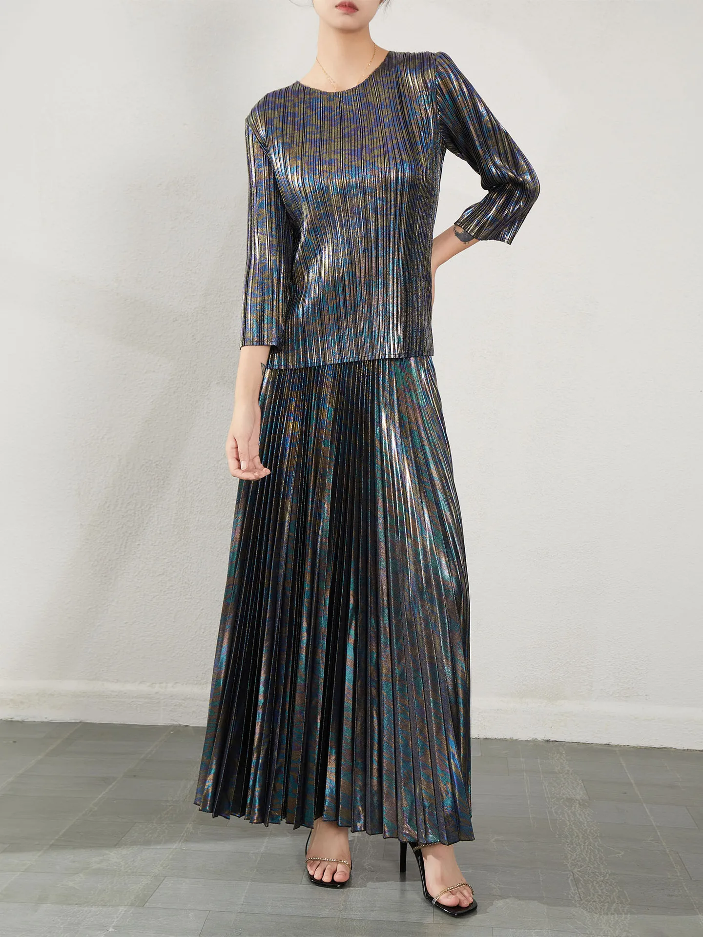 

Новинка 2023, винтажный Модный комплект миаке, новый темпераментный соблазнительный костюм с длинным рукавом и металлической юбкой, два комплекта для женщин