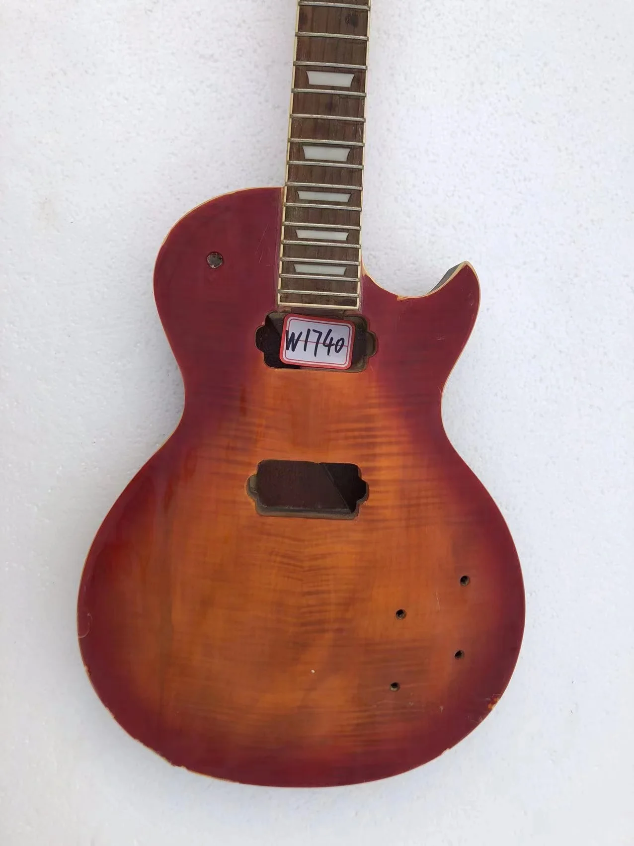 

Электрогитара «сделай сам» на заказ, 6 струн (не новая), гитара Tiger / Flame Maple Top без металлических предметов, искусственная скидка, бесплатная доставка