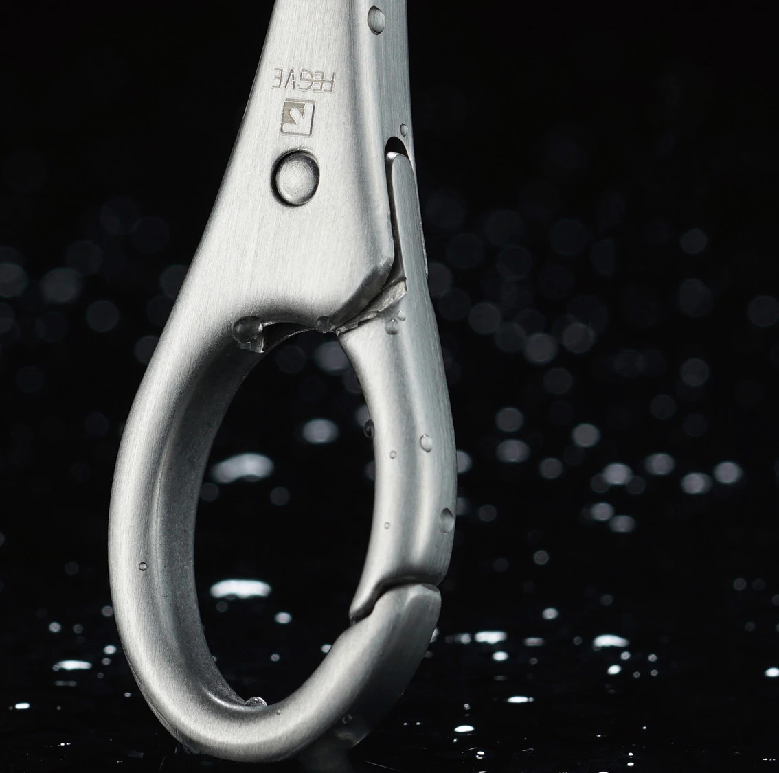 

High Quality 304 Stainless Steel Waterdrop Shape Keychain Men Woman Simplicity Car Key Chain Key Ring Holder Bag Charm Pendant