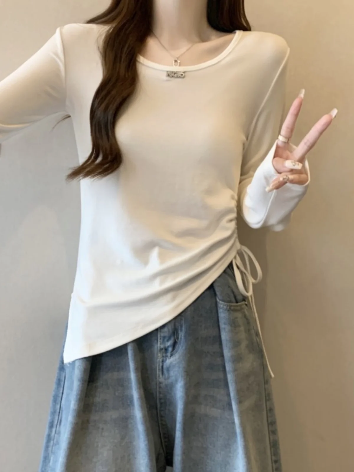 Женская футболка с длинными рукавами и рюшами на талии больших размеров весна 2025