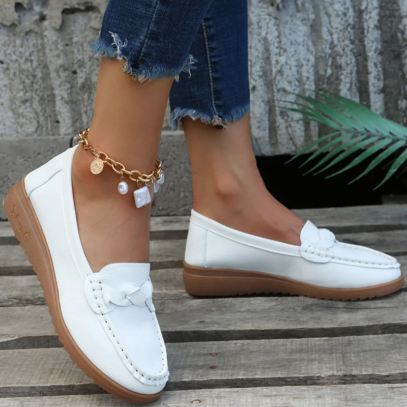 

Women Shoes Slip on Soft Leather Sneakers Plus Size Flat Shoes Female Low Heels Chaussure Femme New White Loafers Women