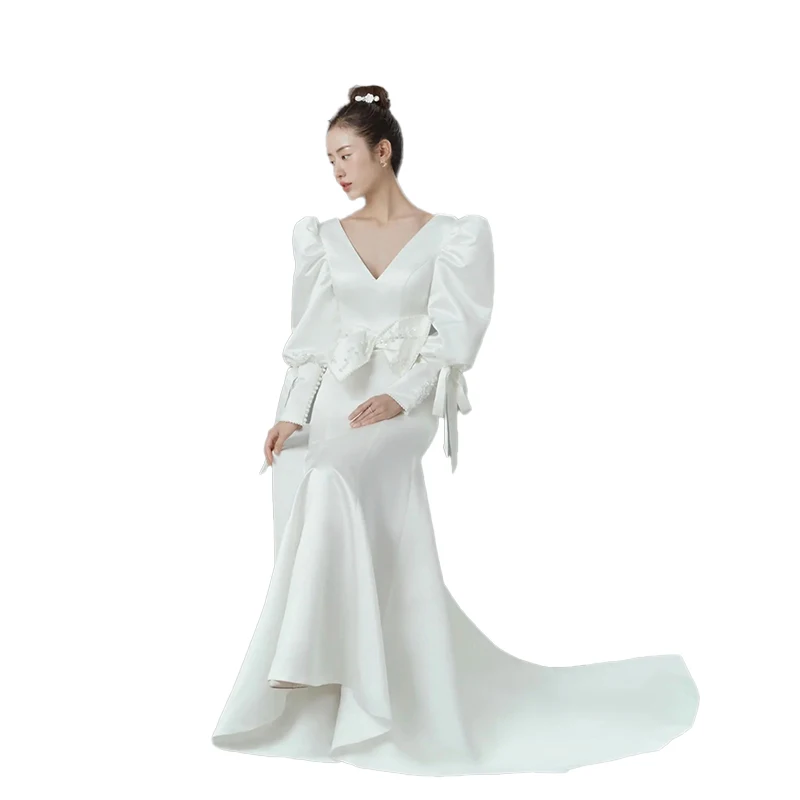 

Женское атласное платье со шлейфом, элегантное винтажное платье цвета слоновой кости с длинными рукавами и открытой спиной, с V-образным выр...