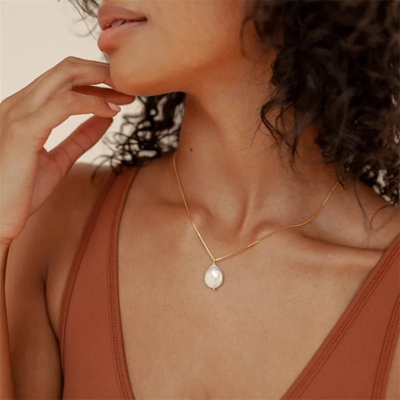 

2022 New Fashion Women Temperament Nature Baroque Pendant Pearl Necklace Women Sexy Party Pearl Pendant Titanium Steel Necklace