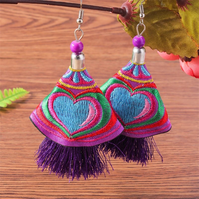 Женские серьги-подвески в этническом стиле с вышивкой виде сердца