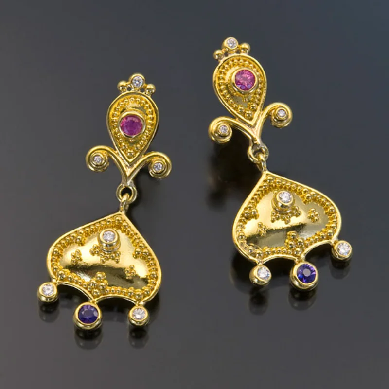 

Unique Design Gold Earrings Inlaid with Shiny Zircon, Hanging Heart-shaped Earrings, Showing Personal Charm, Temperament Jewelry