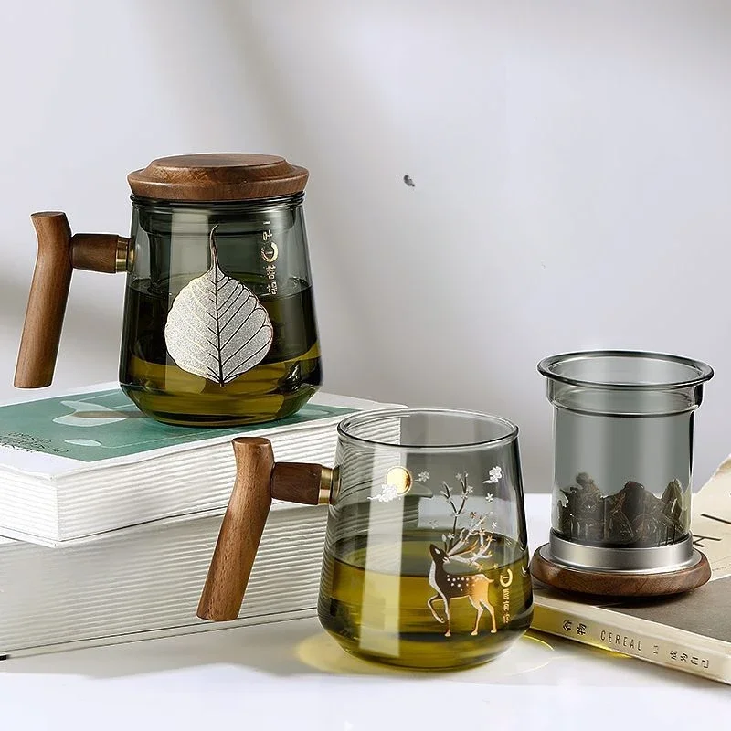 

Black-transparent Glass Tea Separates 3pcs Cups and The High-value Glass Is Covered with A Lid To Soak The Teacups and Cups