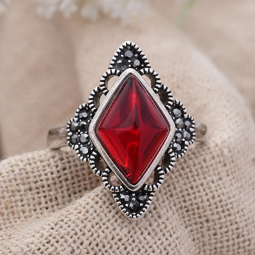 New Arrival 30% Silver Plated Retro Rhombus Design Garnet Stone Lady Ring For Women New Year Gifts Jewelry Cheap