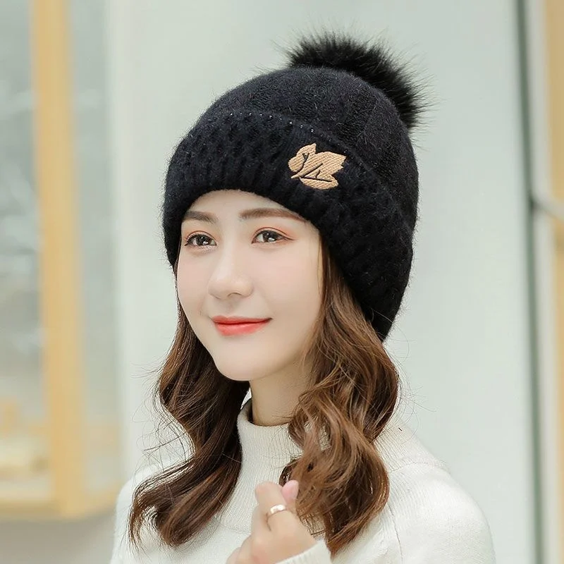 Шерстяная шапка из ангоры с помпоном натурального меха кролика женская