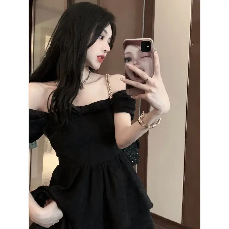 

Женское платье на одно плечо, Черное короткое платье во французском стиле с рукавами-фонариками