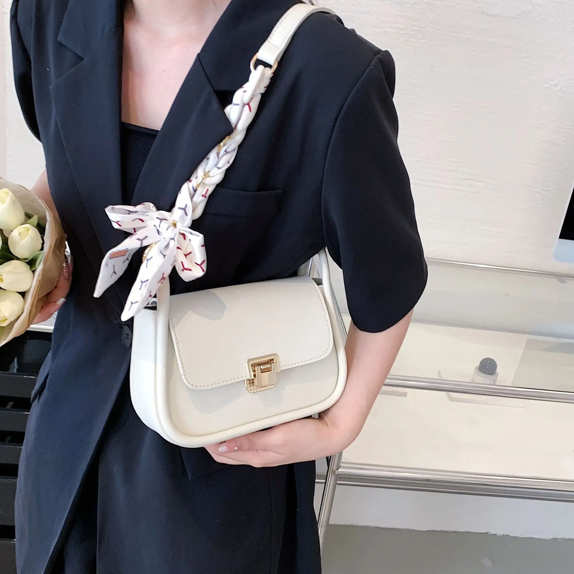 

Популярные нишевые легкие Роскошные дамские сумочки для подмышек, новинка 2022, модная универсальная сумка-мессенджер на одно плечо, роскошн...