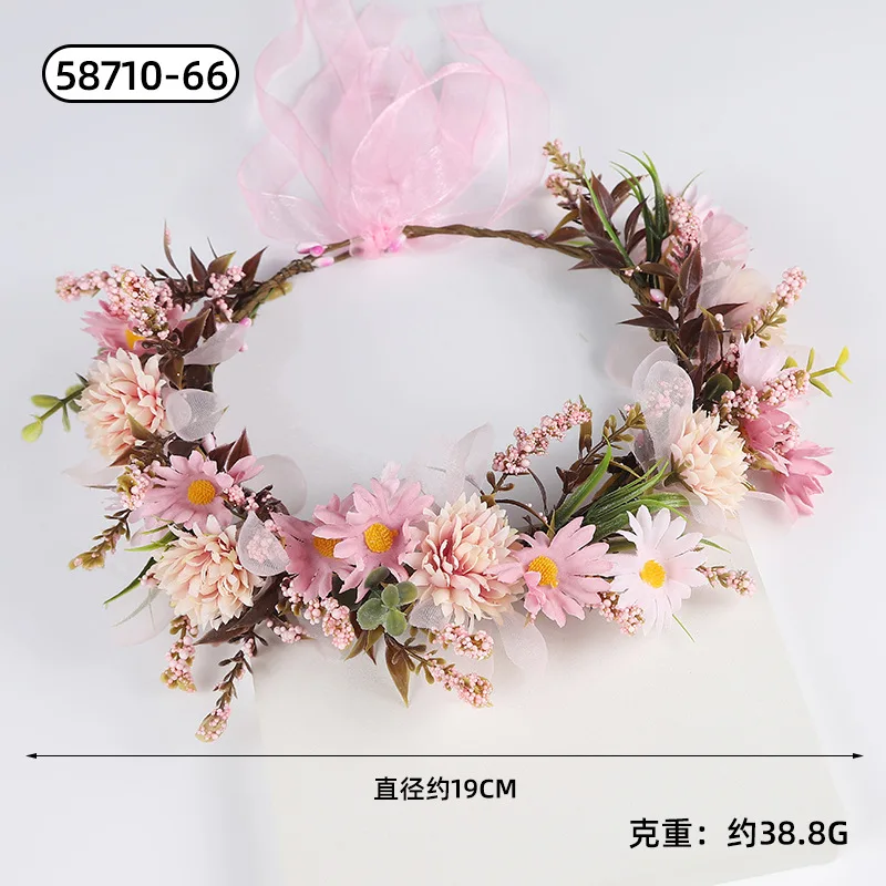 

Цветочная корона из пластика