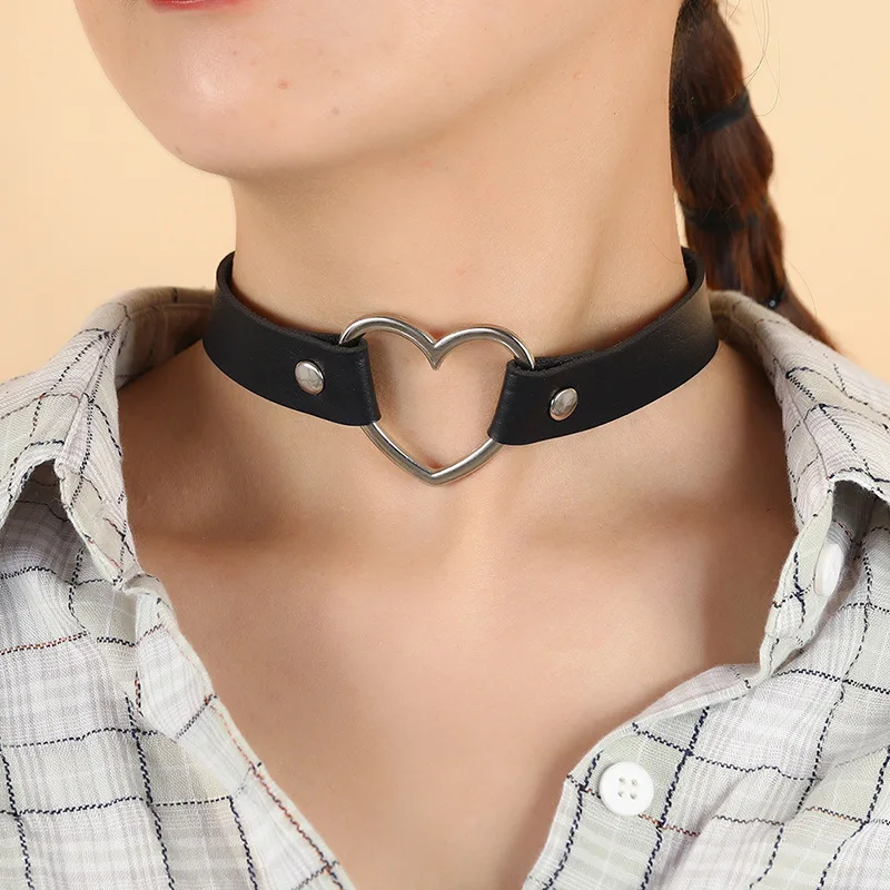 

Street Shot Trendy Women Exaggerated Sexy and Interesting Leather Necklace Simple Big Peach Heart SM Bound Neck Chain Neckband