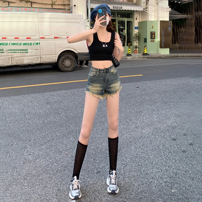 Real time photo of jeans women's shorts blue casual summer American retro worn-out rough edges small figure Korean version hot p