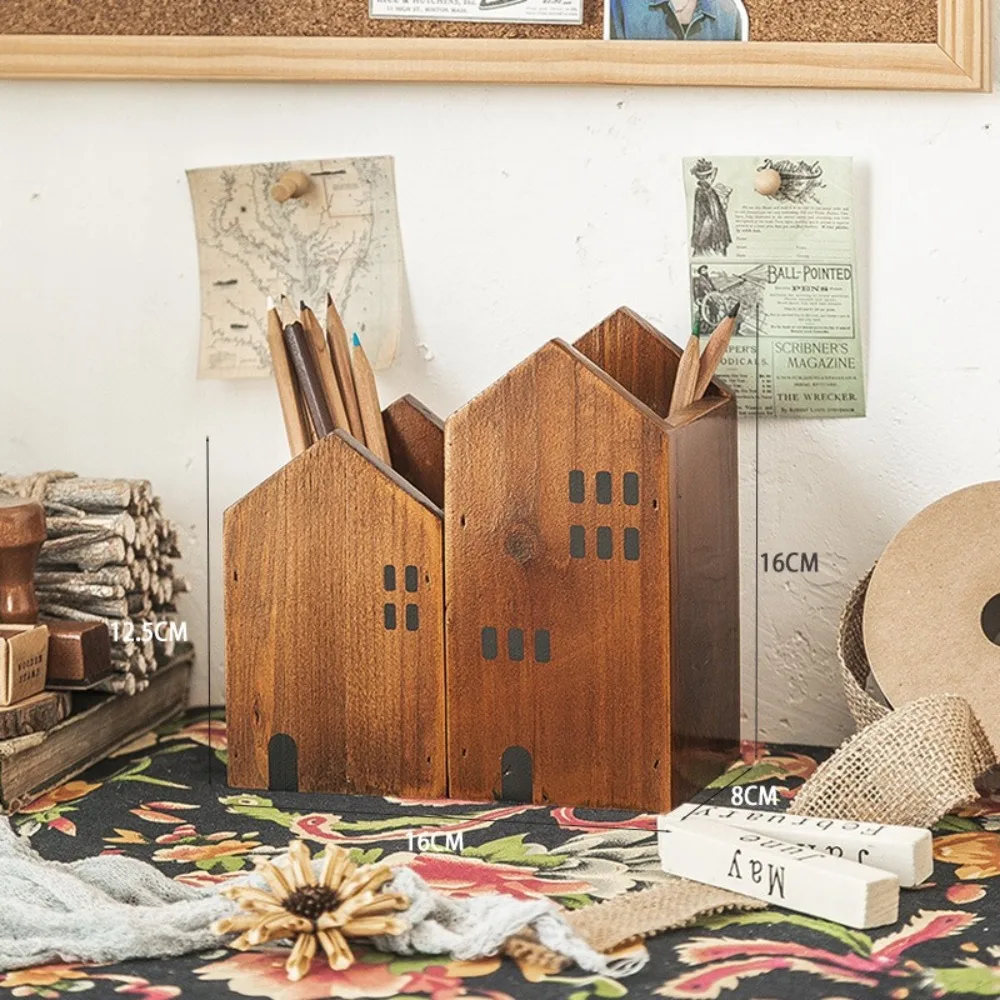 

Деревянный держатель для ручек в форме дома