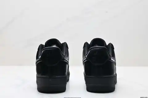 200

Уровень компании✅NIKE AIR FORCE 1'07

Оригинальный последний и оригинальный бумажный картон создают аутентичный низкий стиль ВВС





Товар