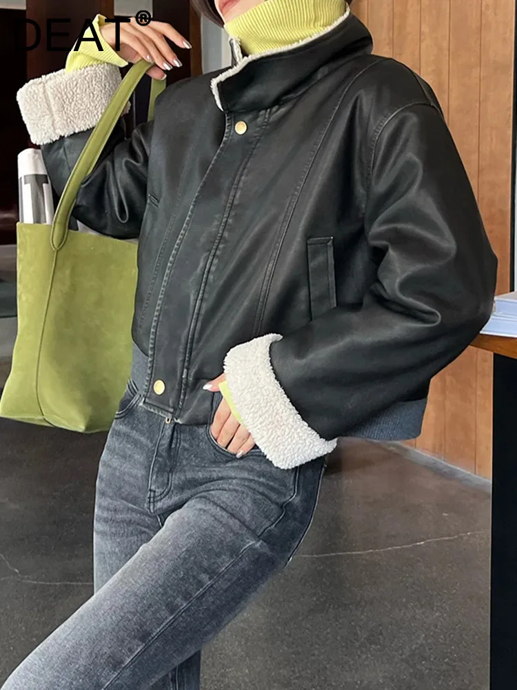 

Женская куртка из искусственной кожи DEAT, короткая зимняя куртка из искусственной кожи с меховым отворотом и карманами на молнии, с подкладкой из меха ягненка, 7AB2237, 2023