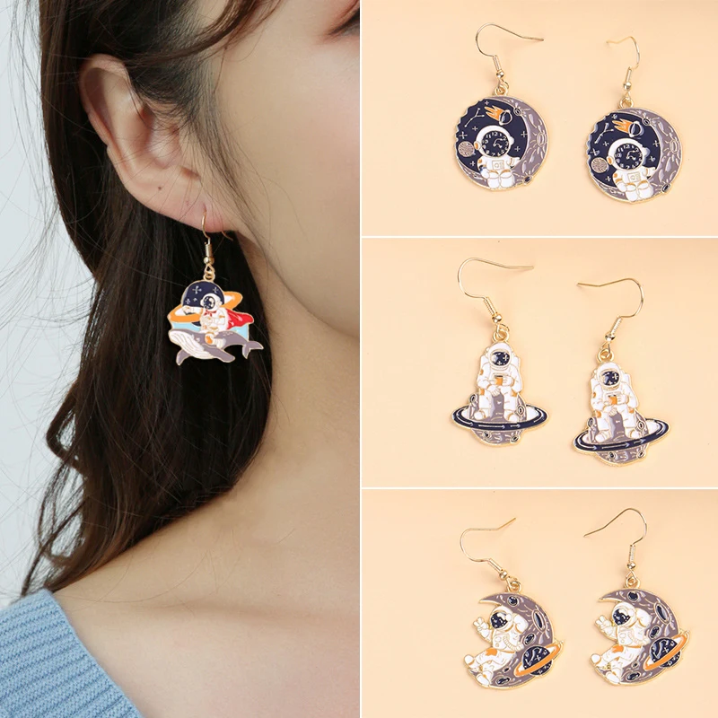 

New ins Korea Cute Astronaut Earrings Pendant Creative Rocket Star Dolphin Cosmic Earrings Fashion Ladie Jewelry Gift Party Gift
