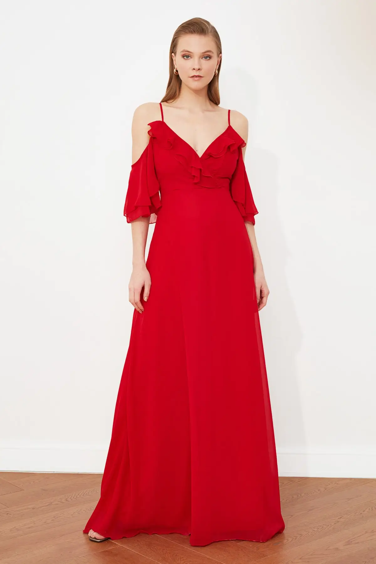 

Trendyol Shoulder Low-Cut Evening Dress TPRAW19FZ0022