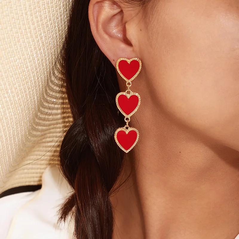 

Retro Red Black Heart Earrings For Women New Design Three Hearts Chain Long Dangle Earrings Wedding Jewelry Accessories