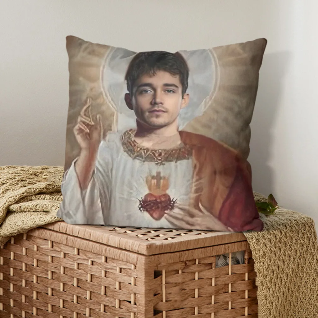 Толстая подушка из полиэстера