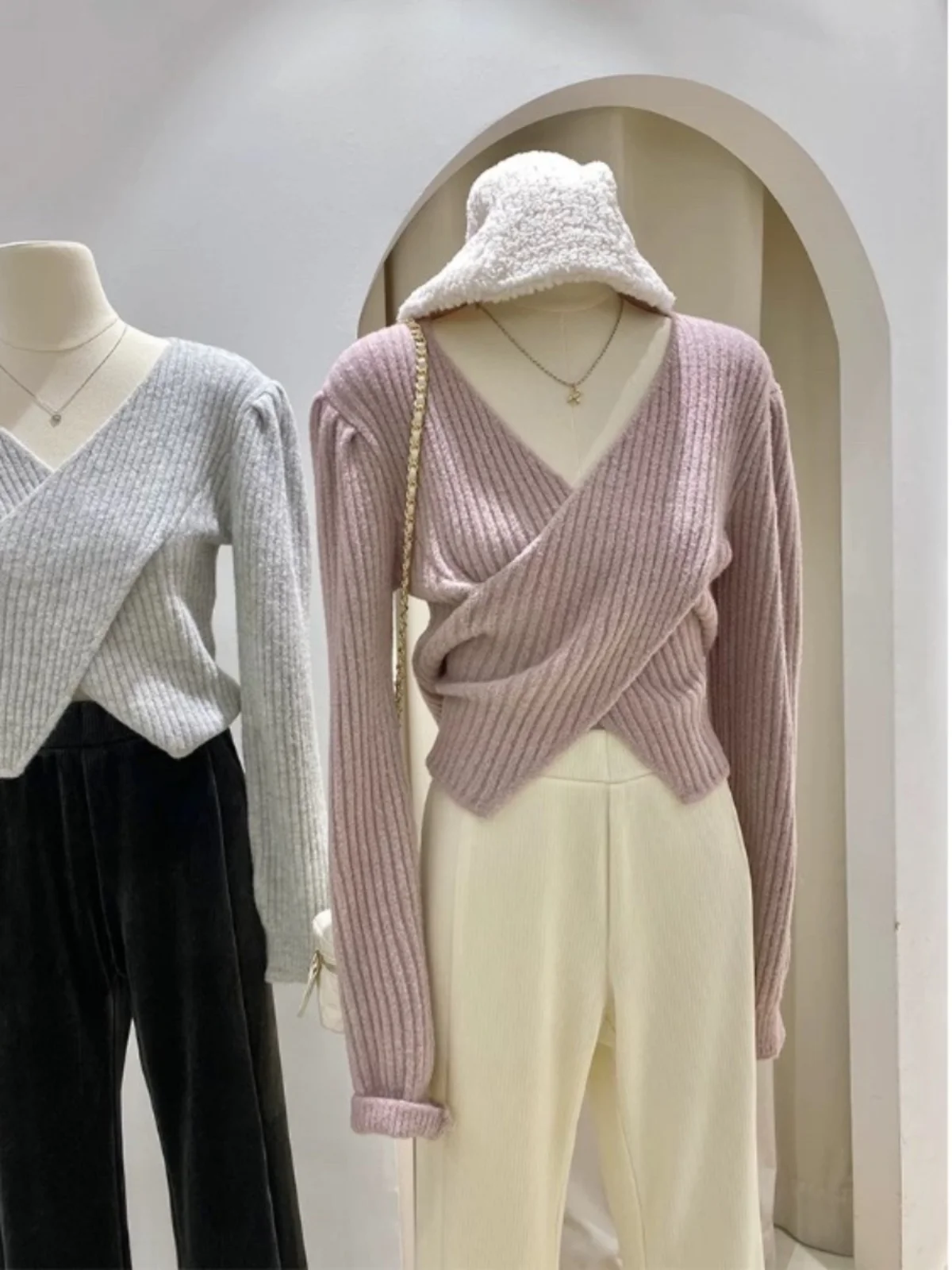 Свитер с перекрестным v-образным вырезом женский осенне-зимний короткий нежный