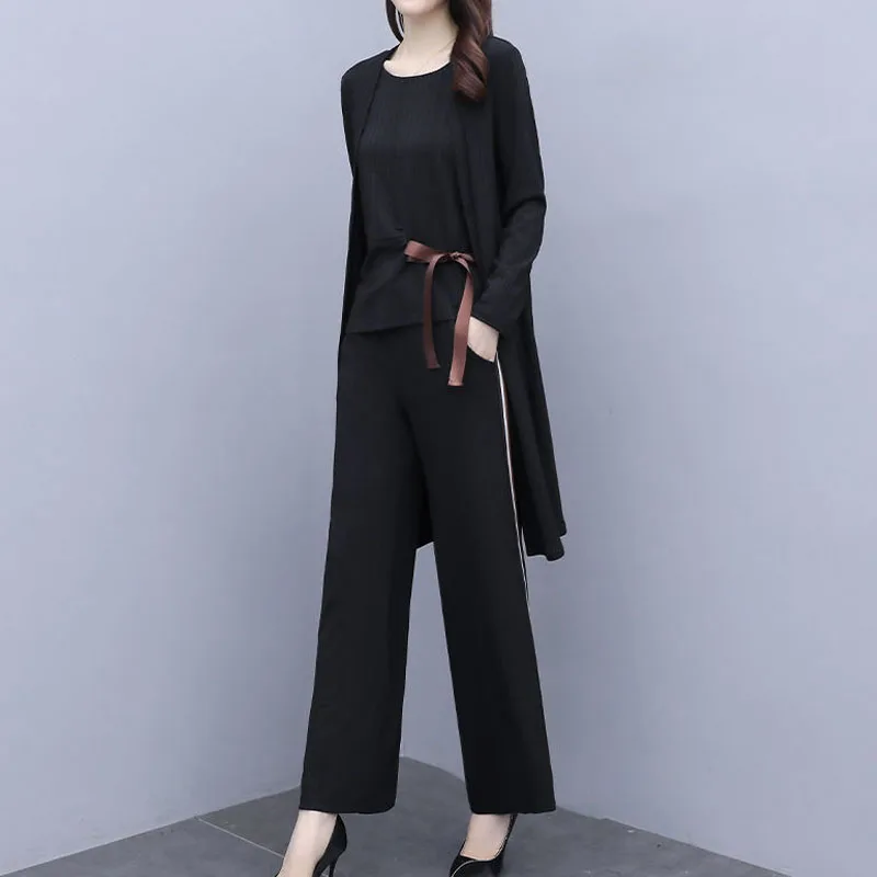 Женский офисный костюм из трех предметов стильный однотонный брючный с широкими