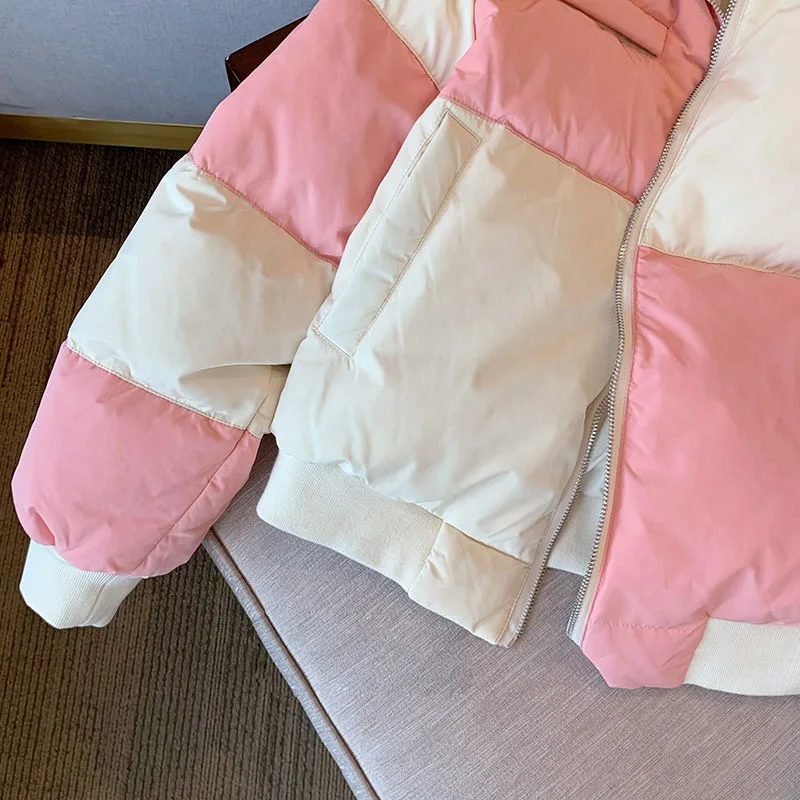 Женская зимняя короткая куртка на хлопковом наполнителе с круглым воротником