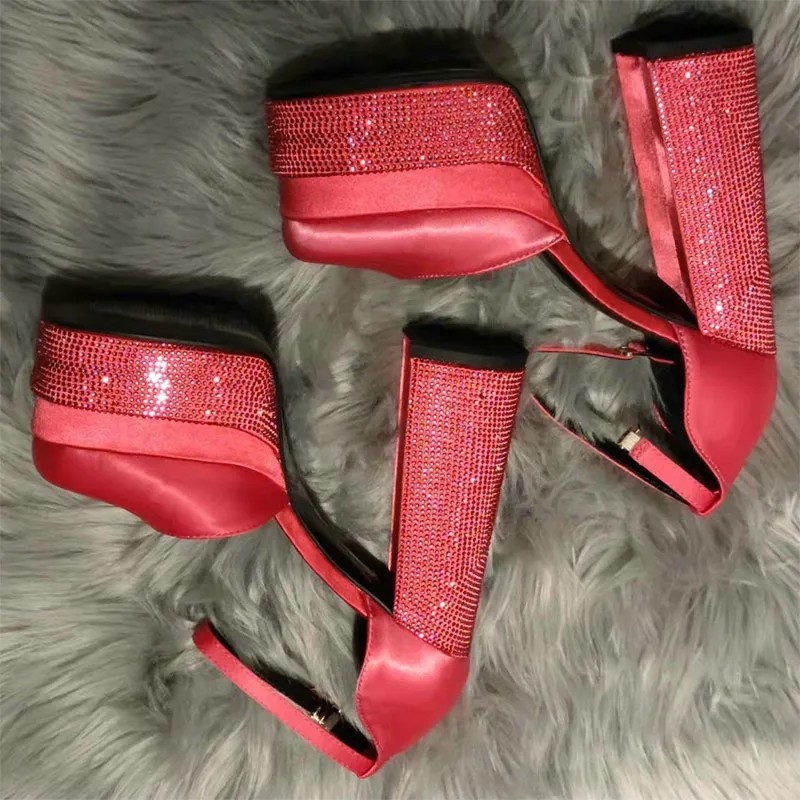 Сандалии женские на платформе и очень высоком каблуке однотонные босоножки из