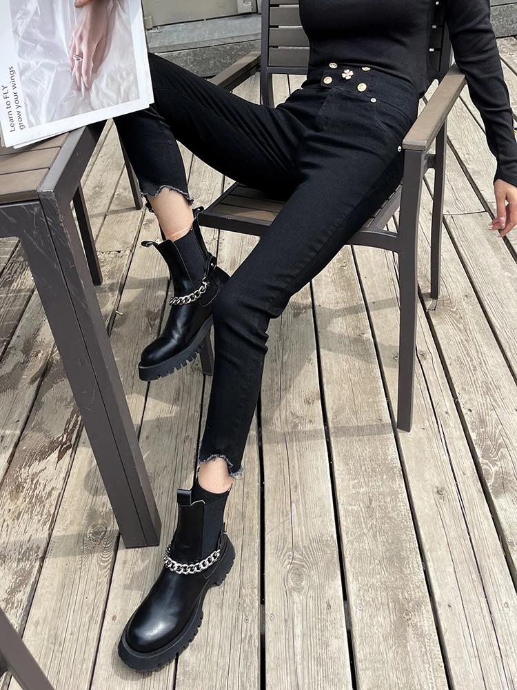 

Новинка 2022, черные дизайнерские узкие джинсы, модные джинсы-карандаш с золотыми пуговицами, карманами и высокой талией