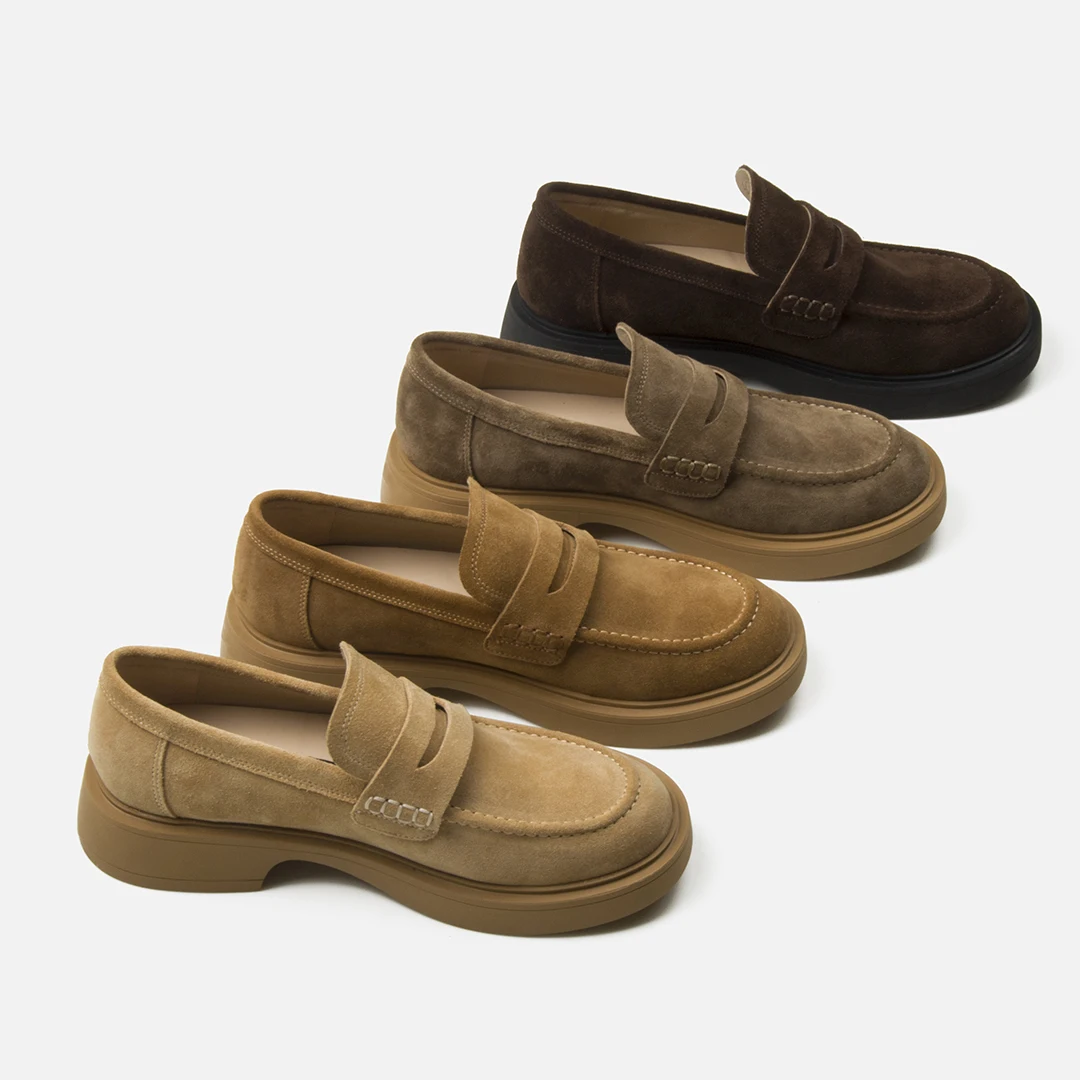 Лоферы женские из натуральной замши с круглым носком на низком квадратном