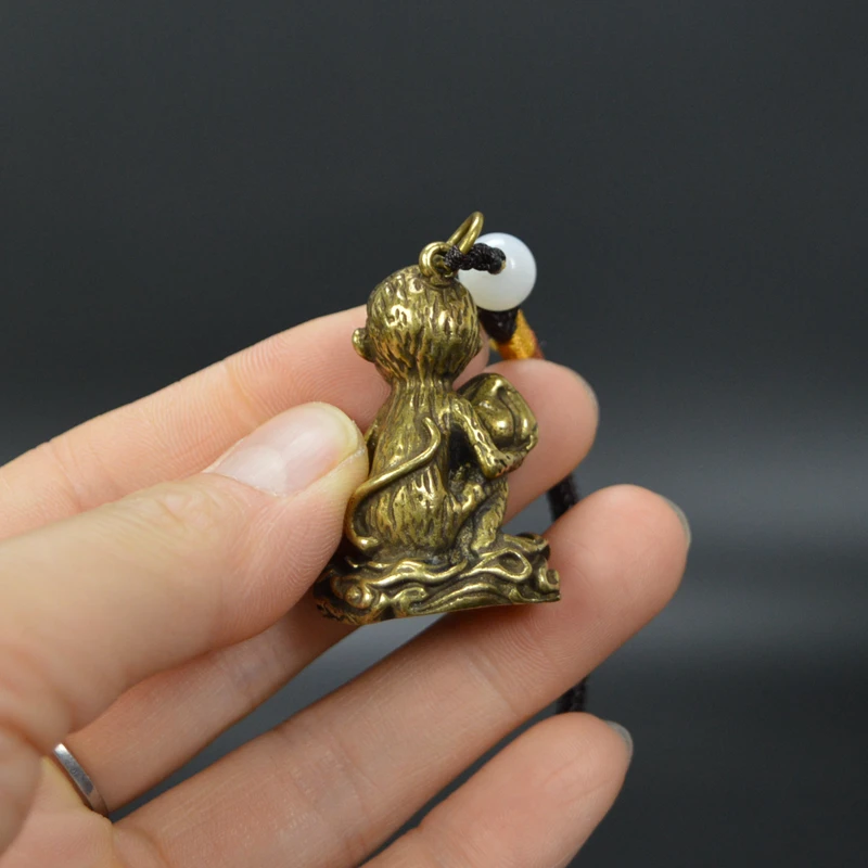 Ling Monkey Xianrui Copper Ware Маленькая игра Твердая чистая медь Обезьяна держит персиковый