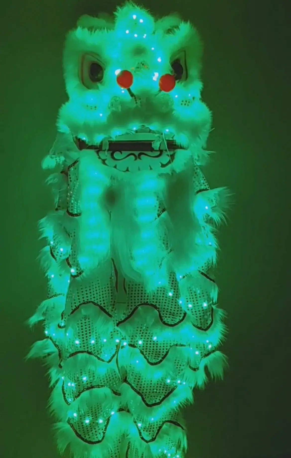 Оригинальный светящийся в темноте танцевальный реквизит виде льва для бара и