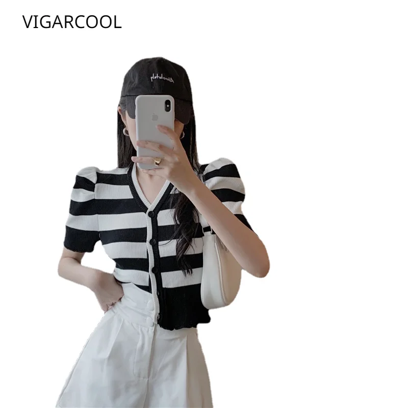 

V-neck exposed collarbone contrast stripe bubble sleeve ice silk knit T-shirt summer new thin high waisted short chic top Women