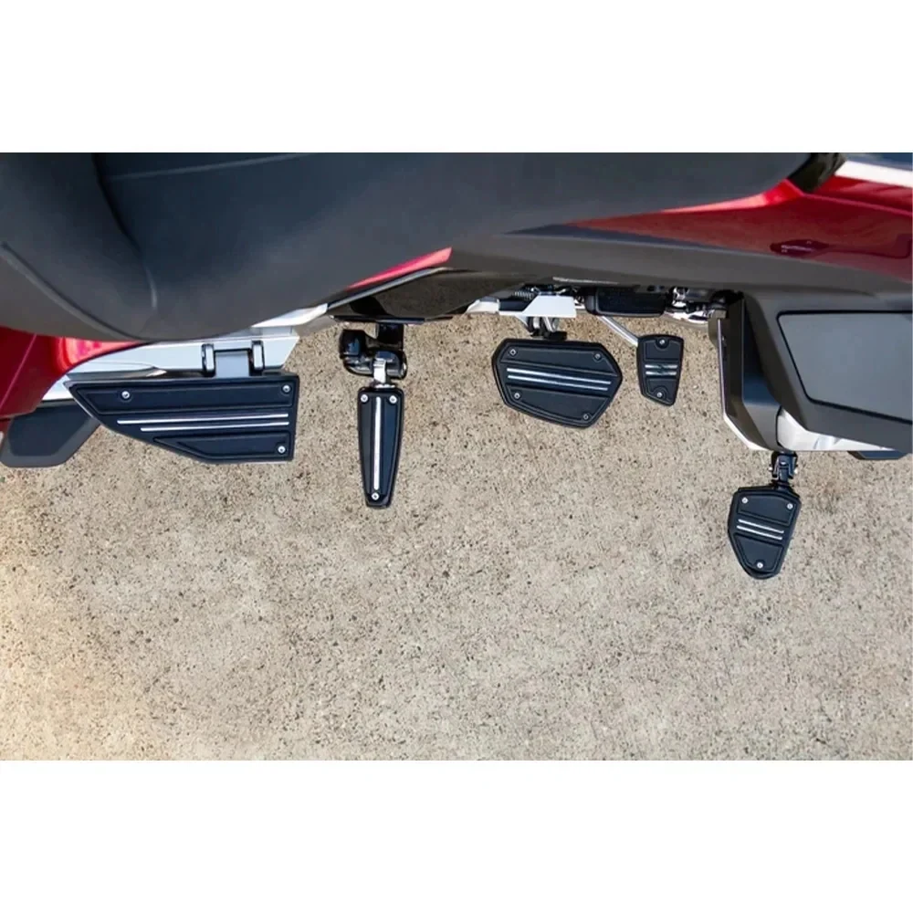 Фото Для мотоцикла Honda Gold Wing GL1800 2018-2024: комплект регулируемых в трех направлениях подножек с противоскользящим покрытием для повышения комфорта в поездке. №4