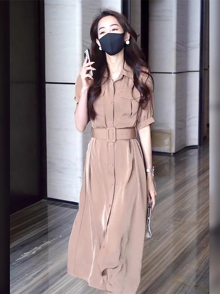 

Платье-рубашка женское средней длины на пуговицах спереди с поясом и коротким рукавом