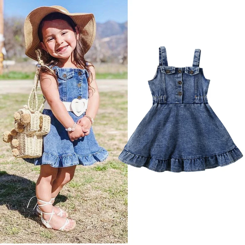 

Модное повседневное пляжное платье для девочек, летнее джинсовое платье-трапеция для маленьких девочек с пуговицами и оборками, празднична...