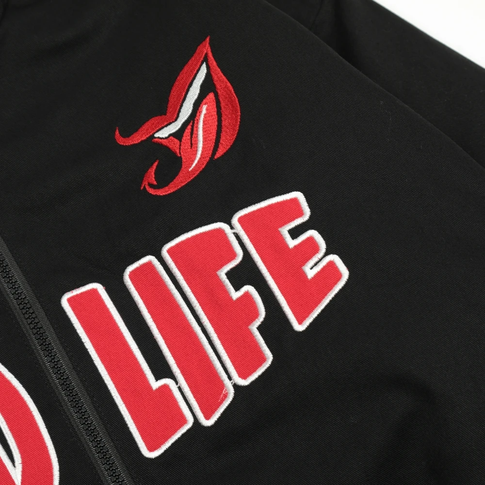 Куртка мужская стеганая составного кроя пилот с вышивкой и надписью дьявола