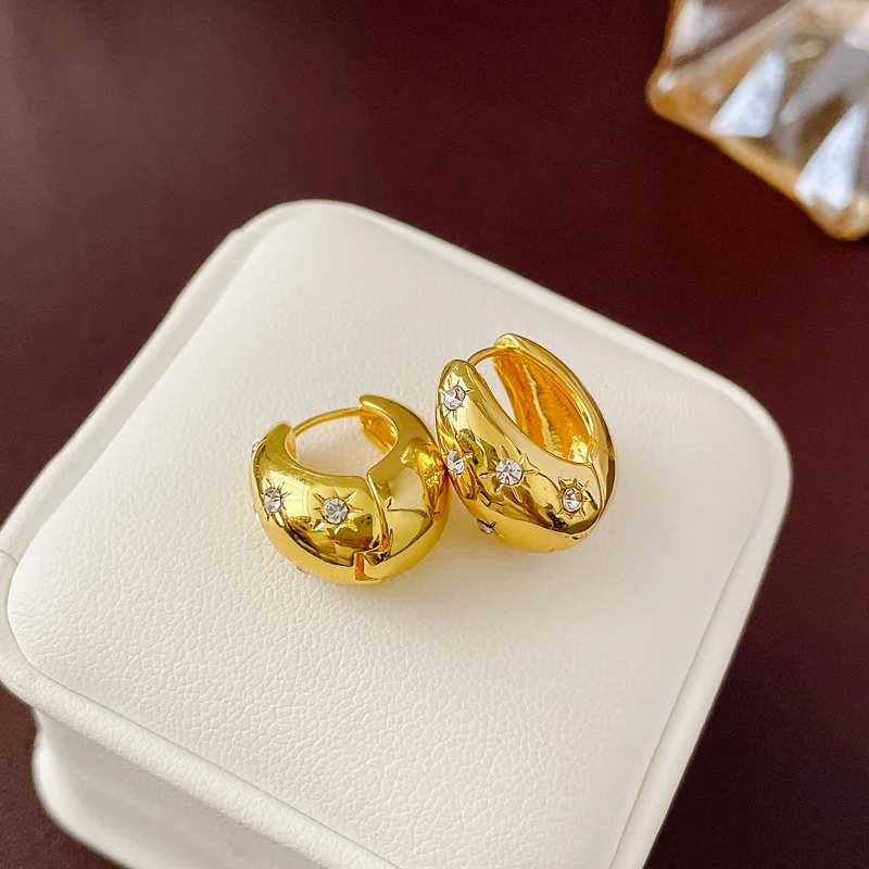 

Korean Fashion Classic Gold Round Smooth Metal Zircon Modern Women's Earrings Jewelry Girls' Daily Accessories