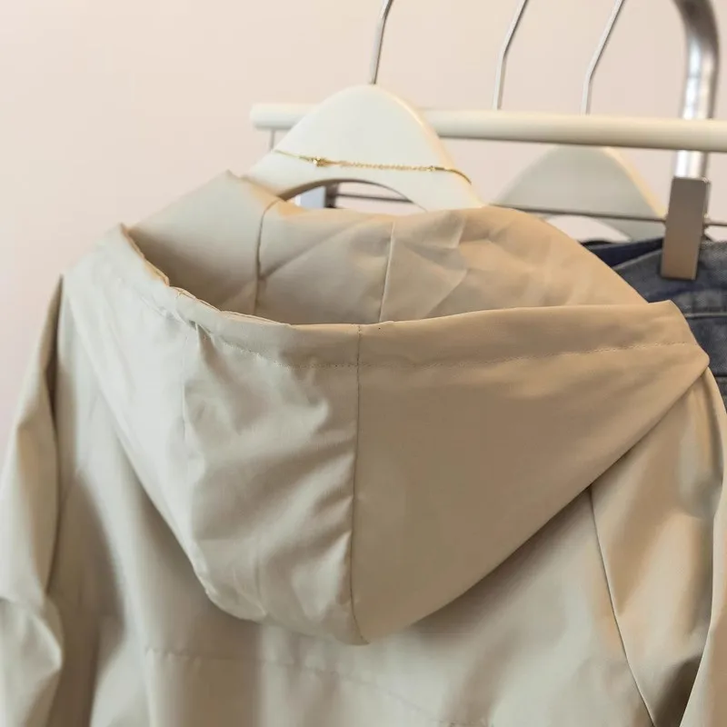Фото 6XL модная свободная ветрозащитная куртка с большой молнией для отдыха на открытом воздухе, женская весенне-осенняя ветровка с капюшоном, плащ на молнии №5