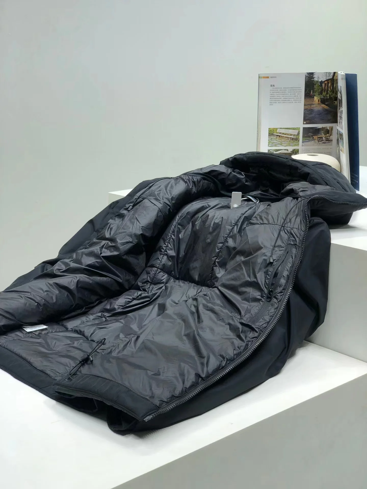 2023 New ARC ATOM LT HOODY MEN Jackets Coats Lightweight Soft Skull Outerwear for Travel and Outdoor Sport