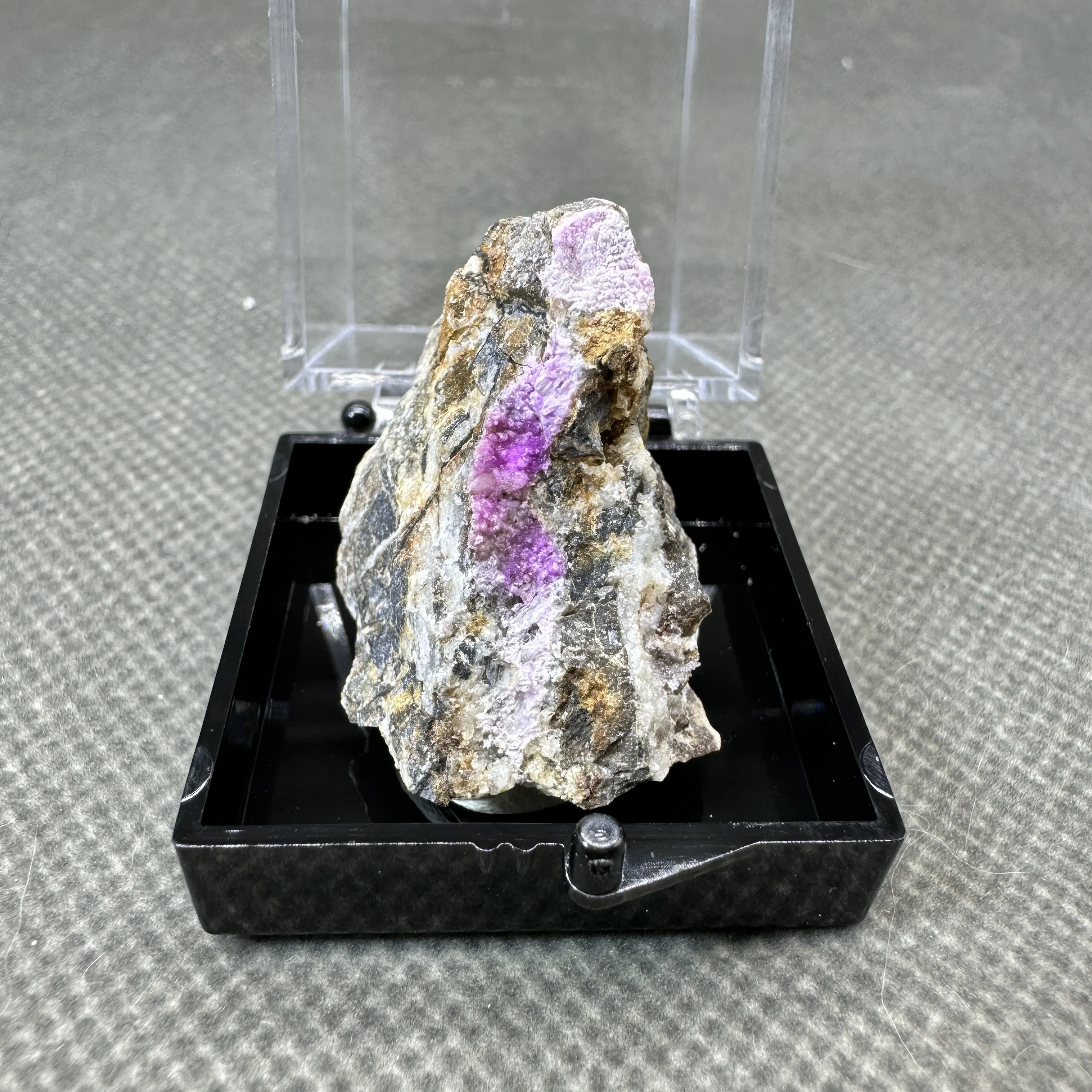 

Красный арагонит QIANCHUAN