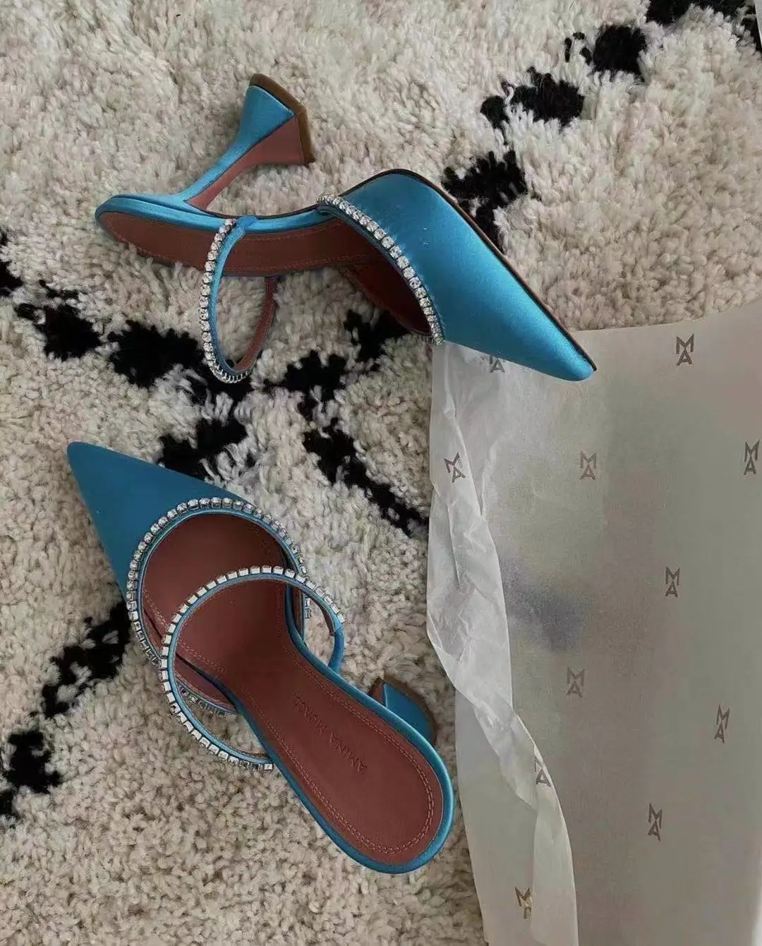 

2022 Half-slip Women's Shoes Outer Wear Fashion Glittering Rhinestone Satin Wine Glass High-heeled Toe Slippers Women's sandals