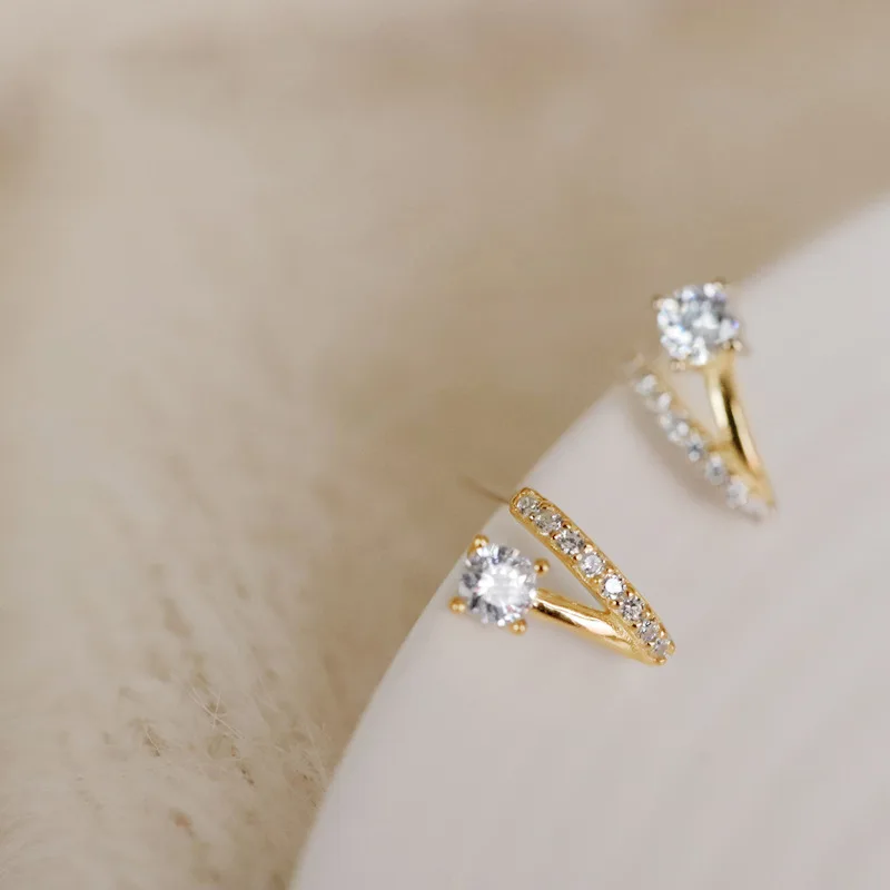 

MEETSOFT Trendy 925 Sterling Silver Minimalist Letter V Zircon 18K Gold Stud Earrings for Women Party Lovely Fine Jewelry Gift