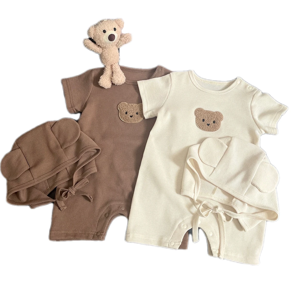 Хлопковый комбинезон для новорожденных с вафельными нашивками и коротким