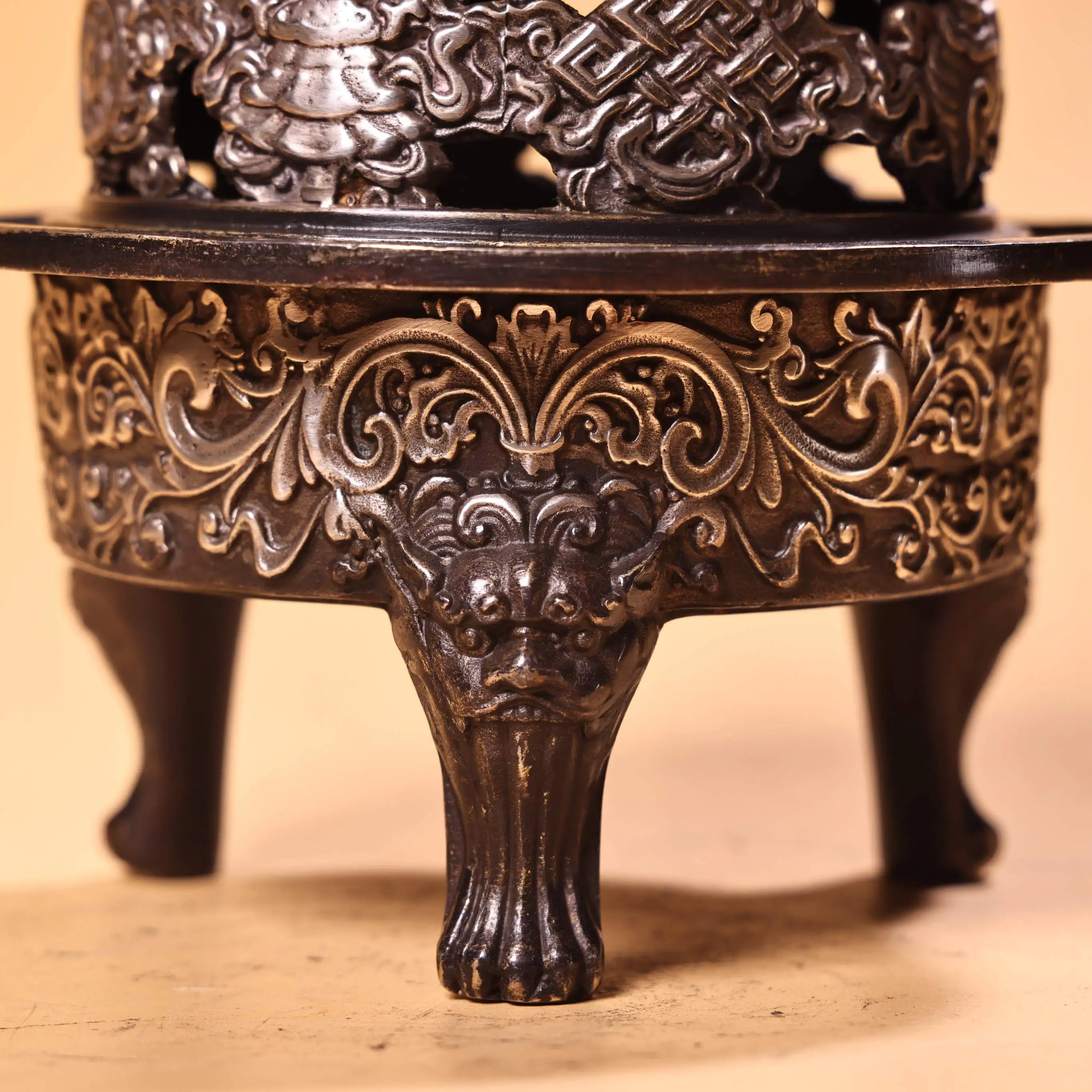 Курильница Ji Xiang Ba Bao — изысканное латунное мастерство посеребрение антикварный