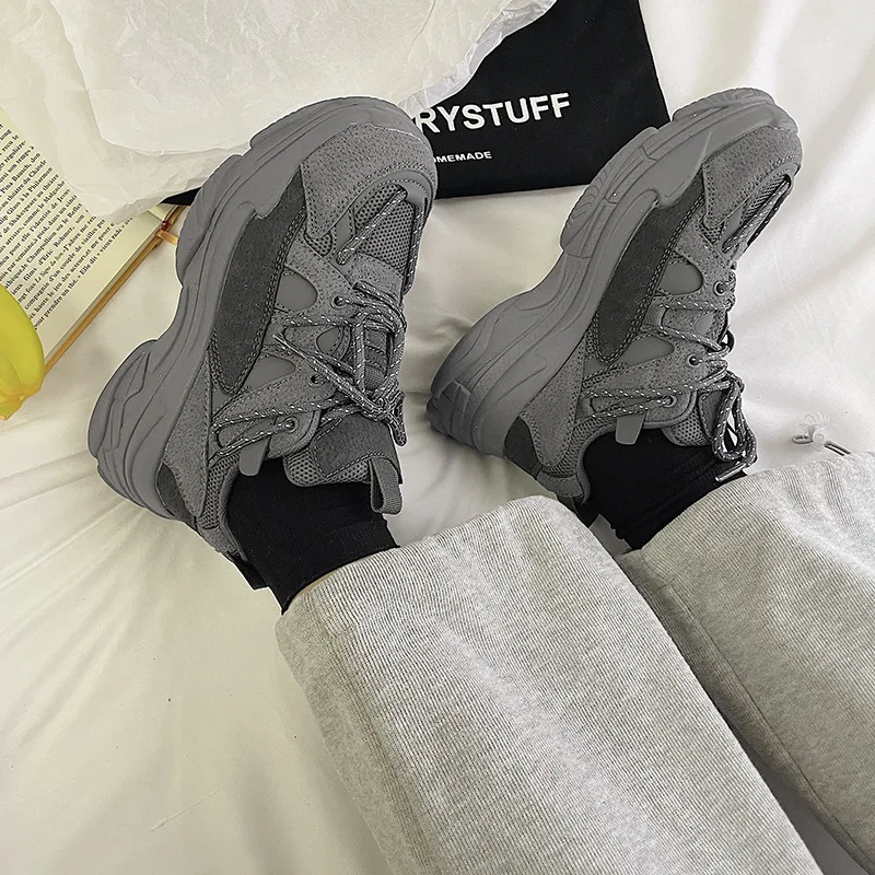 Рисунок 4 - Мужские модные удобные кроссовки на толстой подошве